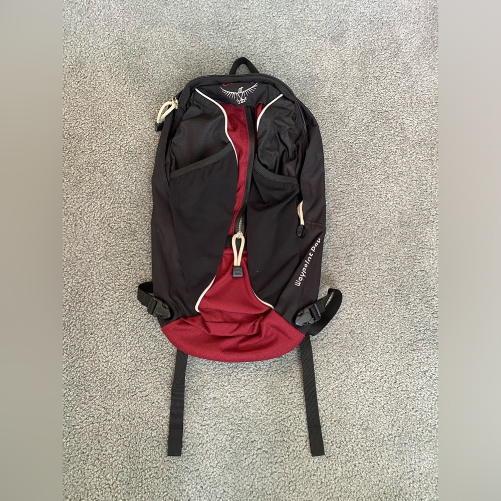 Vintage NWOT OSPREY Black and Burgundy WAYPOINT DAY Backpack